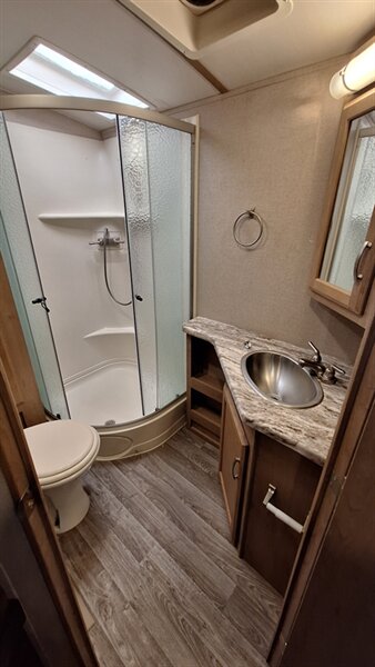 2019 Winnebago Minnie 27BHS - Photo 13 - Liberty, TX 77575