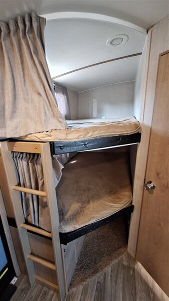 2019 Winnebago Minnie 27BHS - Photo 12 - Liberty, TX 77575