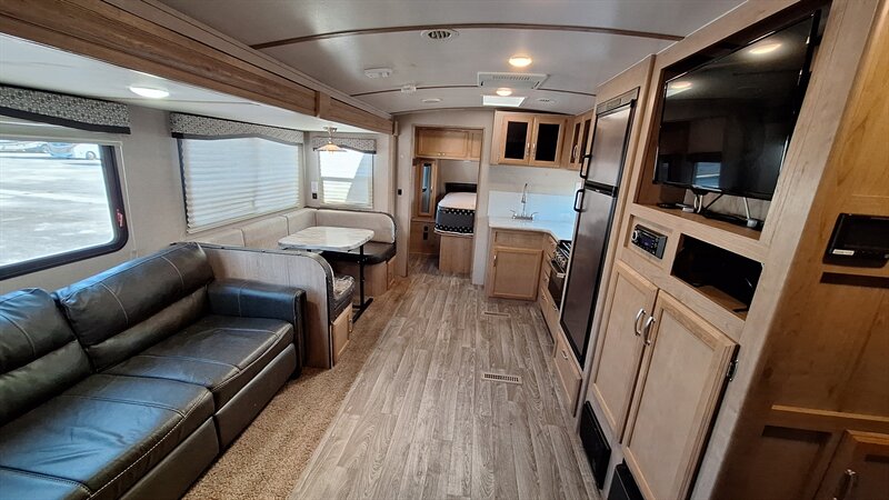 2019 Winnebago Minnie 27BHS - Photo 7 - Liberty, TX 77575