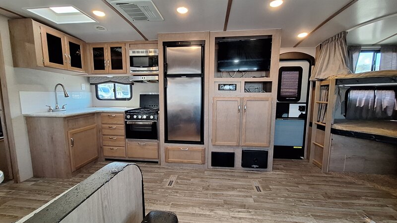 2019 Winnebago Minnie 27BHS - Photo 9 - Liberty, TX 77575
