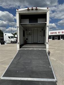 2008 Gulf Stream BOUNTY HUNTER 381   - Photo 8 - Liberty, TX 77575