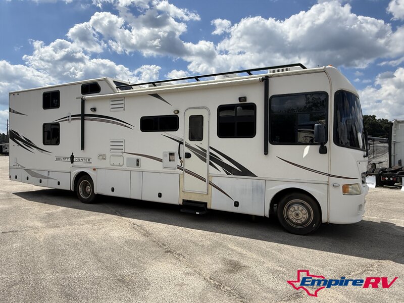2008 Gulf Stream BOUNTY HUNTER 381 - Photo 4 - Liberty, TX 77575