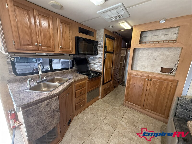 2008 Gulf Stream BOUNTY HUNTER 381 - Photo 21 - Liberty, TX 77575