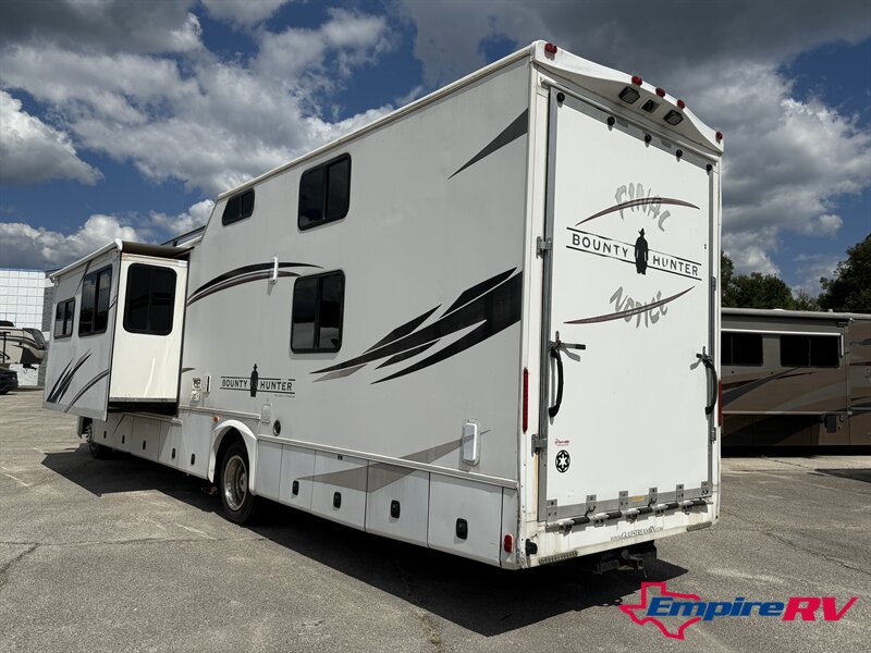 2008 Gulf Stream BOUNTY HUNTER 381 - Photo 7 - Liberty, TX 77575