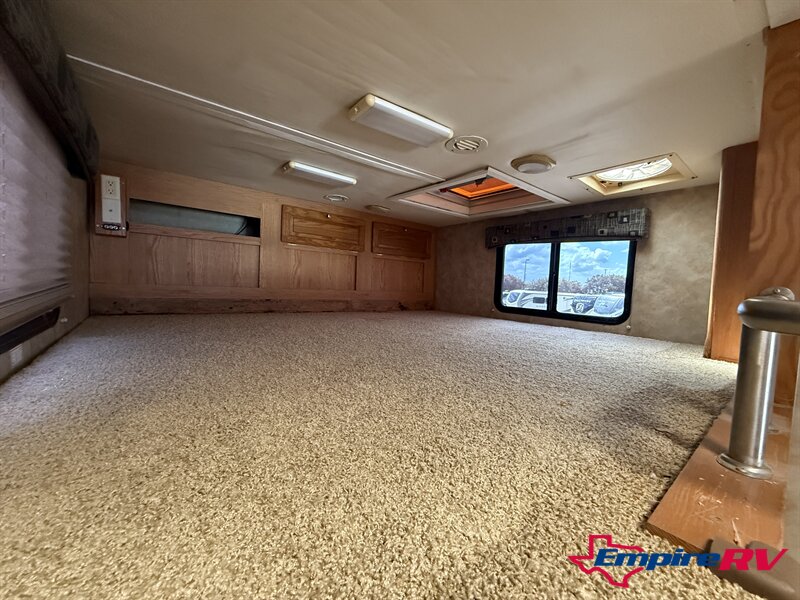 2008 Gulf Stream BOUNTY HUNTER 381 - Photo 24 - Liberty, TX 77575