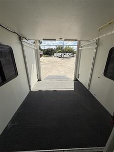 2008 Gulf Stream BOUNTY HUNTER 381   - Photo 30 - Liberty, TX 77575