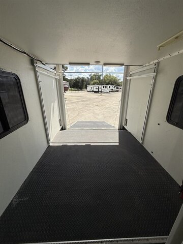 2008 Gulf Stream BOUNTY HUNTER 381 - Photo 30 - Liberty, TX 77575