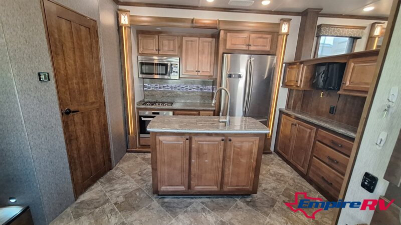 2019 HEARTLAND LANDMARK LAFYETTE 365   - Photo 16 - Liberty, TX 77575