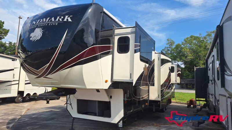 2019 HEARTLAND LANDMARK LAFYETTE 365   - Photo 1 - Liberty, TX 77575