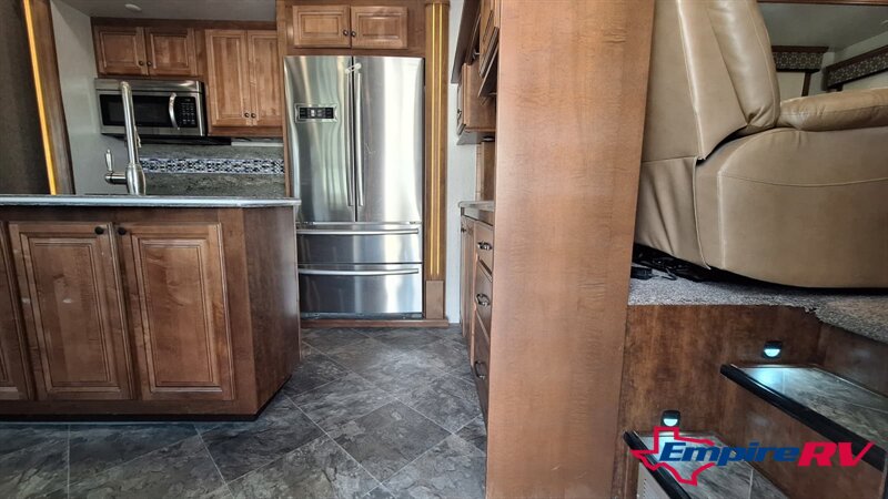 2019 HEARTLAND LANDMARK LAFYETTE 365   - Photo 8 - Liberty, TX 77575