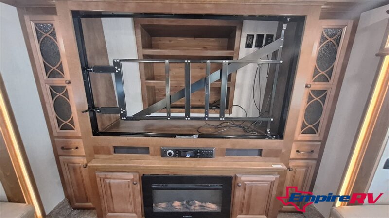 2019 HEARTLAND LANDMARK LAFYETTE 365   - Photo 13 - Liberty, TX 77575