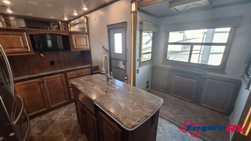 2019 HEARTLAND LANDMARK LAFYETTE 365   - Photo 17 - Liberty, TX 77575