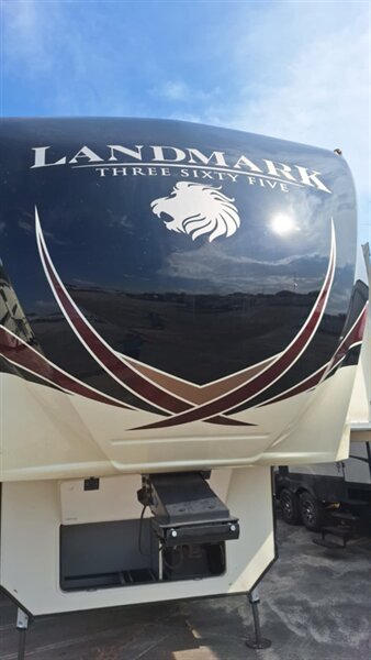 2019 HEARTLAND LANDMARK LAFYETTE 365   - Photo 2 - Liberty, TX 77575