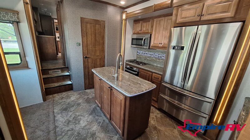 2019 HEARTLAND LANDMARK LAFYETTE 365   - Photo 10 - Liberty, TX 77575