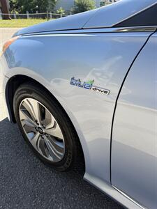 2013 Hyundai SONATA Hybrid Limited   - Photo 4 - Little River, SC 29566
