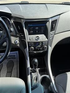 2013 Hyundai SONATA Hybrid Limited   - Photo 9 - Little River, SC 29566