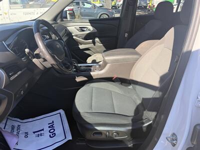 2022 Chevrolet Traverse LT Cloth   - Photo 8 - Little River, SC 29566