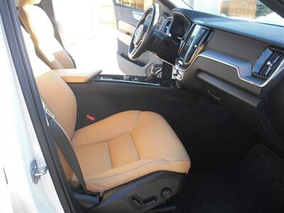 2019 Volvo XC60 T6 Momentum   - Photo 6 - Gunnison, CO 81230