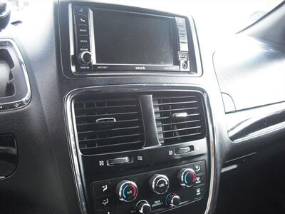 2019 Dodge Grand Caravan SE Plus   - Photo 9 - Gunnison, CO 81230