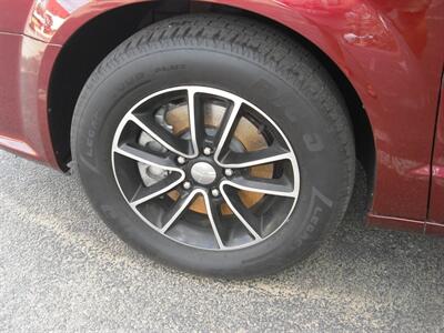 2019 Dodge Grand Caravan SE Plus   - Photo 11 - Gunnison, CO 81230