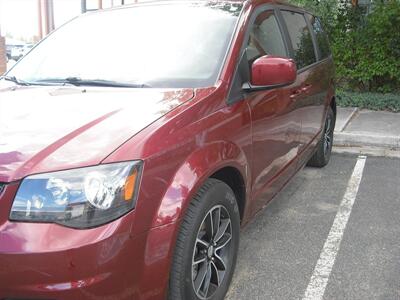 2019 Dodge Grand Caravan SE Plus   - Photo 2 - Gunnison, CO 81230