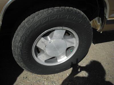 1999 Chevrolet Suburban K1500 LT   - Photo 10 - Gunnison, CO 81230
