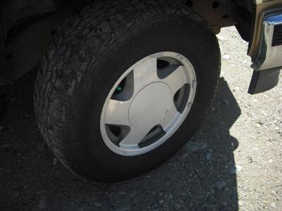 1999 Chevrolet Suburban K1500 LT   - Photo 12 - Gunnison, CO 81230
