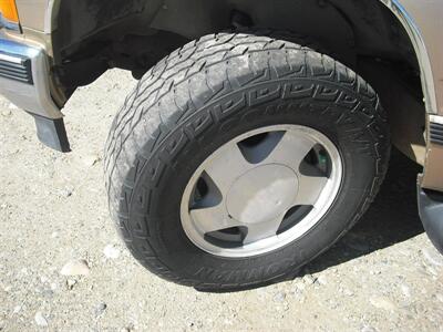 1999 Chevrolet Suburban K1500 LT   - Photo 9 - Gunnison, CO 81230