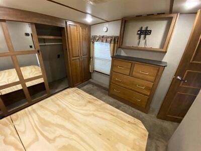 2019 KEYSTONE 380MB LAREDO   - Photo 20 - Crossville, AL 35962