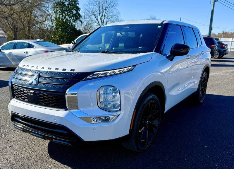 2022 Mitsubishi Outlander Black Edition's photo