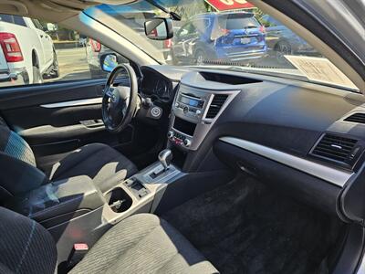 2012 Subaru Outback 2.5i   - Photo 9 - Redding, CA 96001