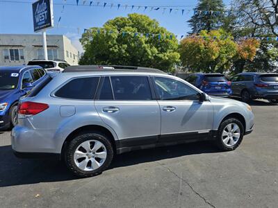 2012 Subaru Outback 2.5i   - Photo 8 - Redding, CA 96001