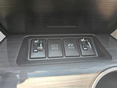 2014 Toyota Camry Hybrid LE   - Photo 19 - Redding, CA 96001