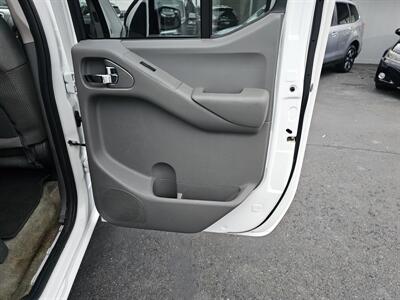 2017 Nissan Frontier SV - Photo 12 - Redding, CA 96001