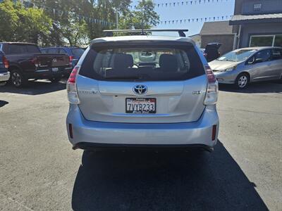 2016 Toyota Prius v Three - Photo 6 - Redding, CA 96001