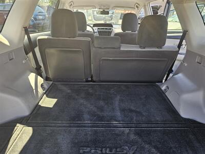 2016 Toyota Prius v Three - Photo 12 - Redding, CA 96001