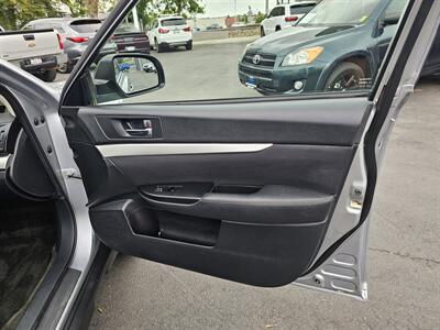2012 Subaru Outback 2.5i   - Photo 10 - Redding, CA 96001