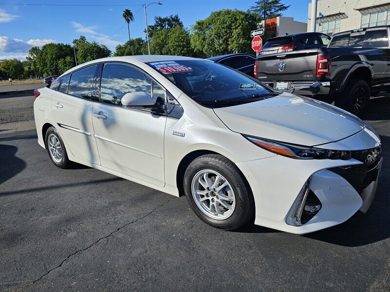 2017 Toyota Prius Prime Advanced - Photo 1 - Redding, CA 96001