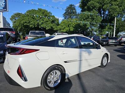 2017 Toyota Prius Prime Advanced   - Photo 7 - Redding, CA 96001