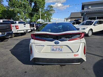 2017 Toyota Prius Prime Advanced   - Photo 6 - Redding, CA 96001
