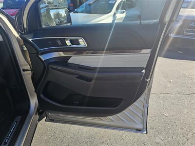 2017 Ford Explorer Platinum   - Photo 10 - Redding, CA 96001