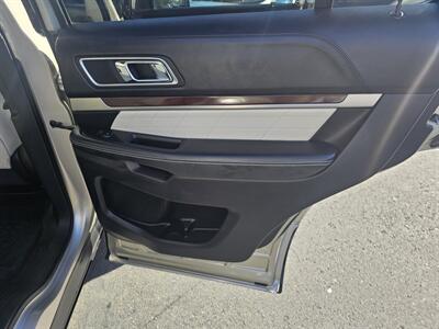 2017 Ford Explorer Platinum   - Photo 12 - Redding, CA 96001