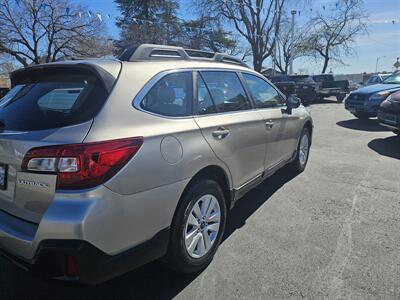 2018 Subaru Outback 2.5i - Photo 5 - Redding, CA 96001