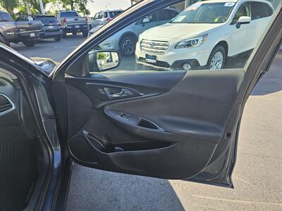 2019 Chevrolet Malibu LT   - Photo 10 - Redding, CA 96001