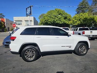 2017 Jeep Grand Cherokee Laredo   - Photo 8 - Redding, CA 96001