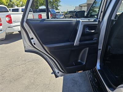 2015 Toyota 4Runner SR5   - Photo 15 - Redding, CA 96001