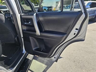 2015 Toyota 4Runner SR5   - Photo 12 - Redding, CA 96001