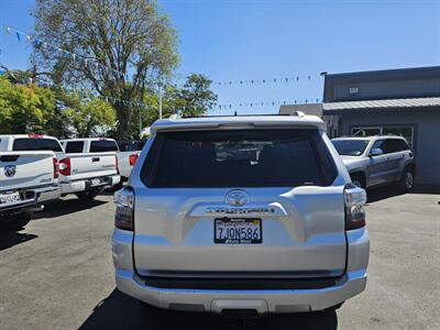 2015 Toyota 4Runner SR5   - Photo 6 - Redding, CA 96001
