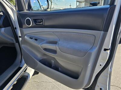 2005 Toyota Tacoma V6   - Photo 9 - Redding, CA 96001