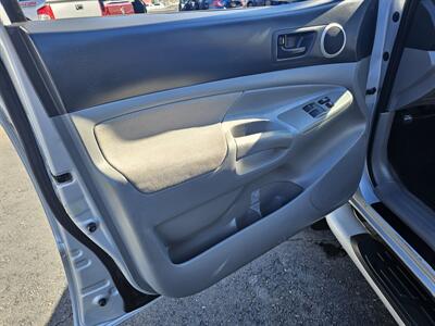 2005 Toyota Tacoma V6   - Photo 12 - Redding, CA 96001